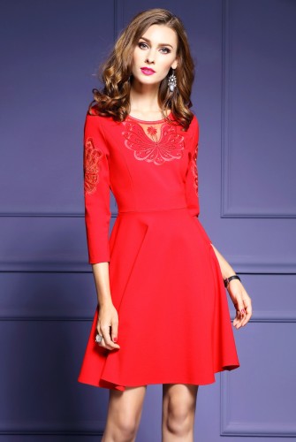 Raudona suknelė su nėriniuotu siuvinėtu įsiuvu XL  (VIN1259_1)