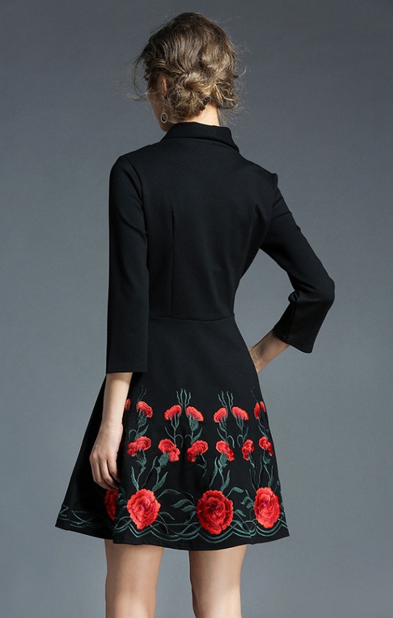 Juoda suknelė siuvinėta raudonomis gėlėmis S  (VIN1298_1)