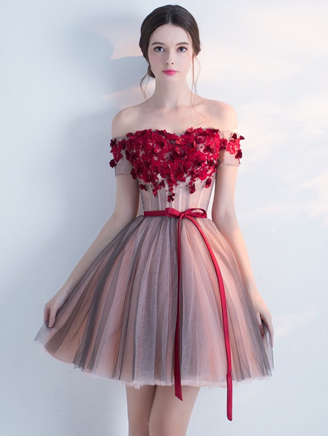 Rausva suknelė priekyje dekoruota raudonomis gėlėlmis ir raudonu diržu M  (VIN1395_1)