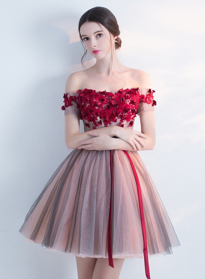 Rausva suknelė priekyje dekoruota raudonomis gėlėlmis ir raudonu diržu M  (VIN1395_1)
